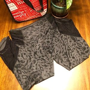 SOLD!!! Lululemon crops size 4